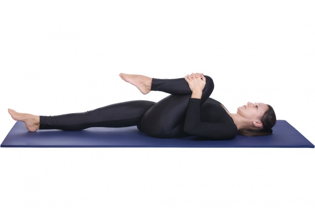 8 bài tập yoga đơn giản đánh tan bệnh đau lưng